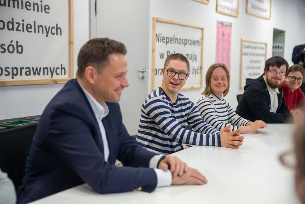 Prezydent Rafał Trzaskowski i Aktorzy Teatru 21